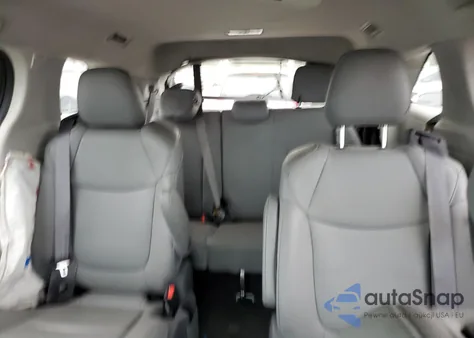 2021 Toyota Sienna Xle z USA, uszkodzony, nr VIN 5TDJRKEC7MS033301